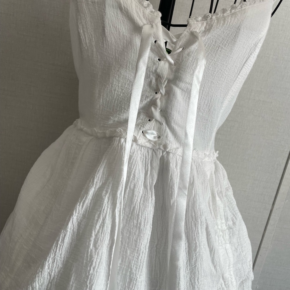 Elegant White High Low Layered Dress - Picture 2 of 5